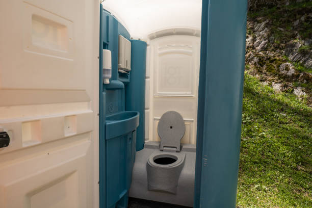 Portable Toilet Options We Offer in Moore Haven, FL